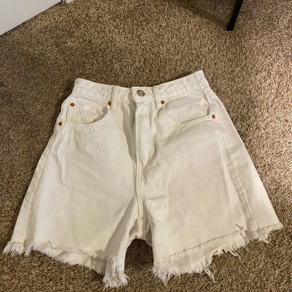 White Jean Shorts / Jorts Frayed Hem High-Waisted